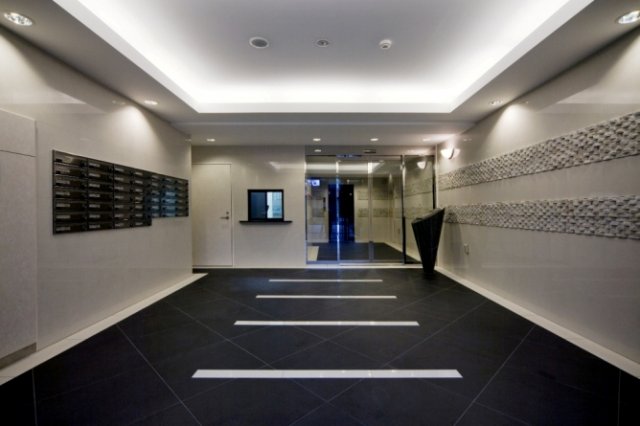 23/28 エントランス