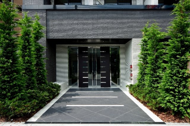 24/28 エントランス