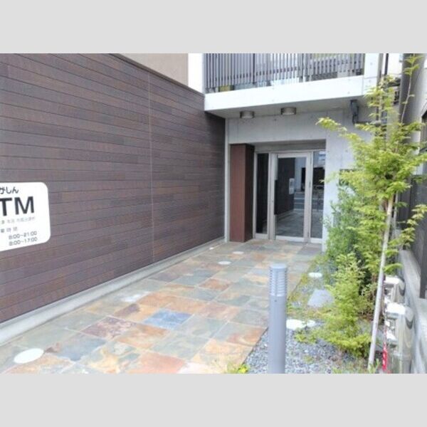 14/14 エントランス