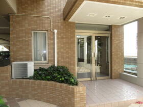 24/26 エントランス