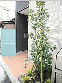 16/16 エントランス