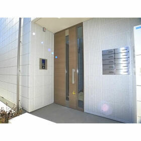 16/16 エントランス