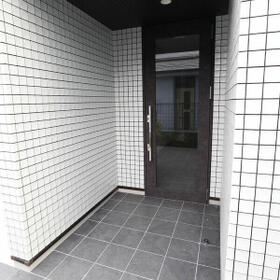 16/16 エントランス