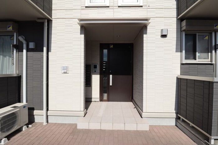 16/20 エントランス