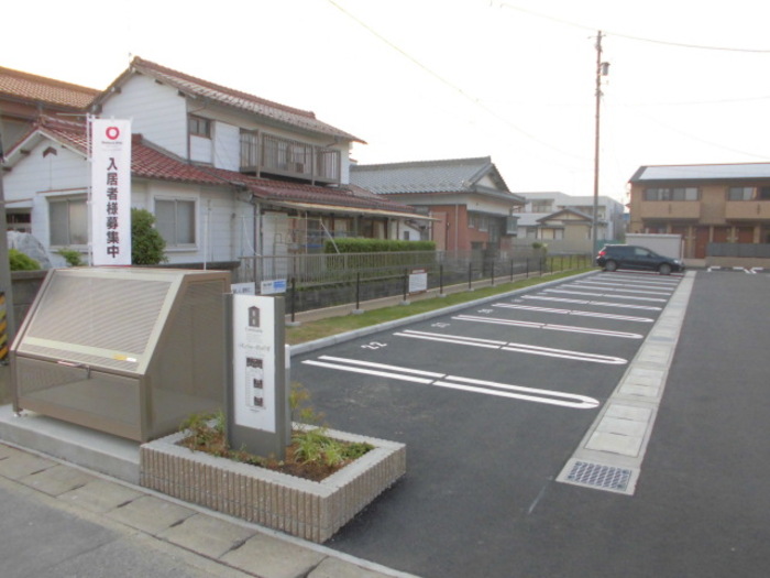 13/14 駐車場
