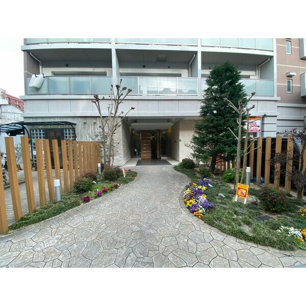 21/30 エントランス