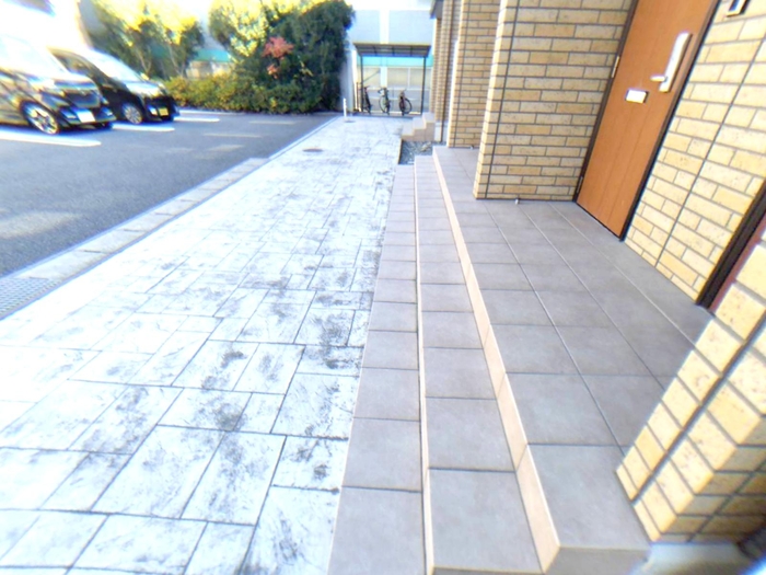 18/21 エントランス