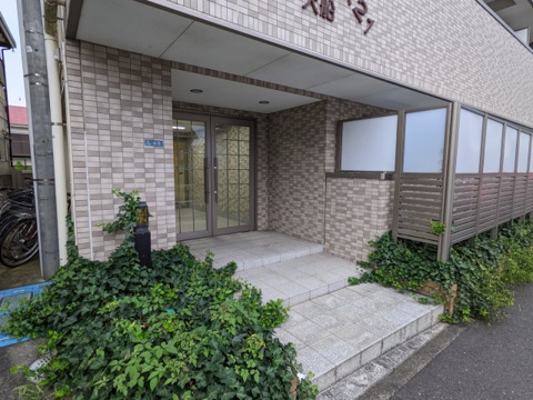 24/25 エントランス