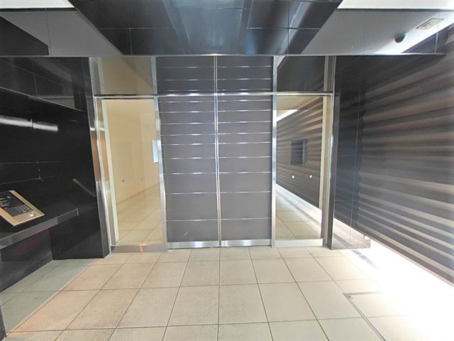 18/28 エントランス