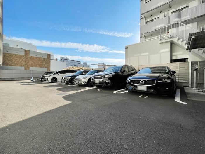 20/28 駐車場