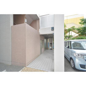 16/16 エントランス