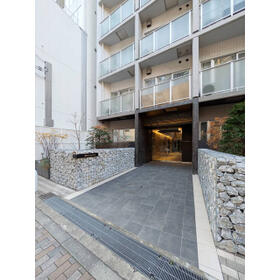 8/10 エントランス