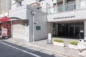 16/16 エントランス