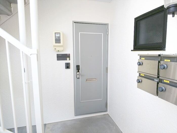 18/27 エントランス