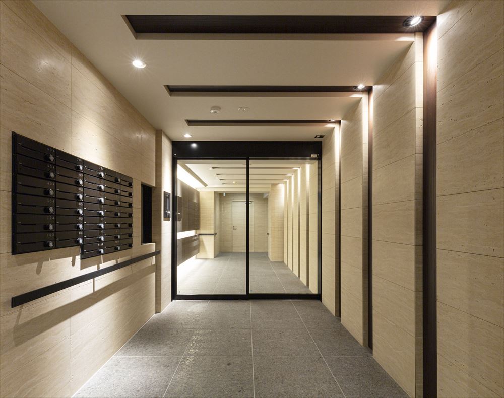 26/30 エントランス