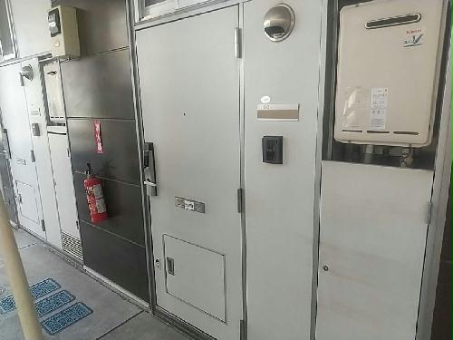 13/14 エントランス