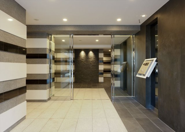 23/30 エントランス