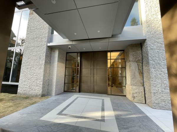 27/28 エントランス