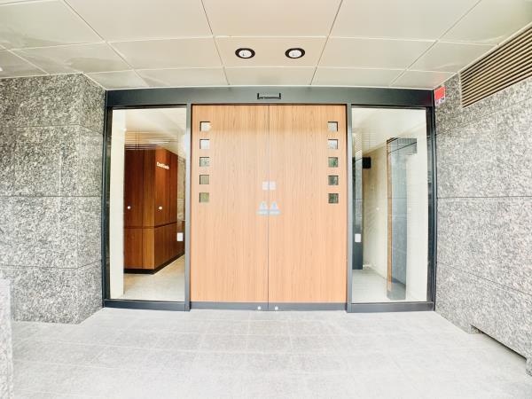 28/29 エントランス