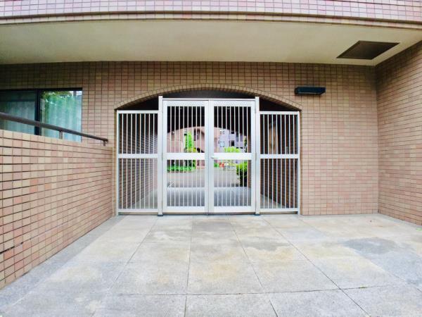 26/30 エントランス