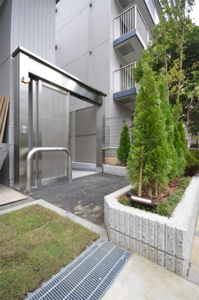 18/25 エントランス