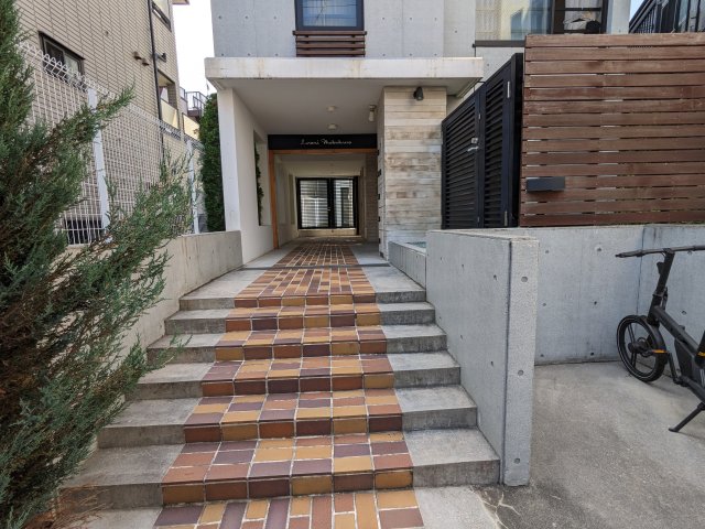 26/30 エントランス