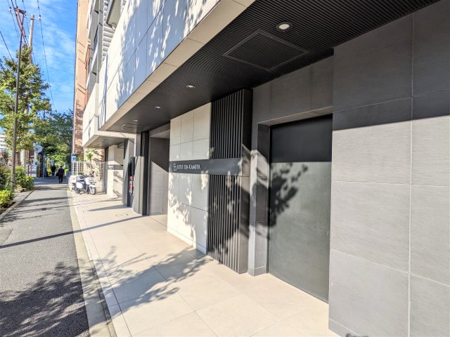 28/30 エントランス