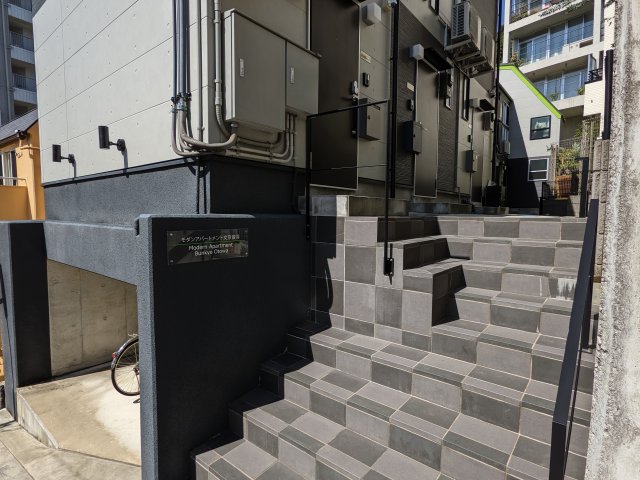 23/24 エントランス