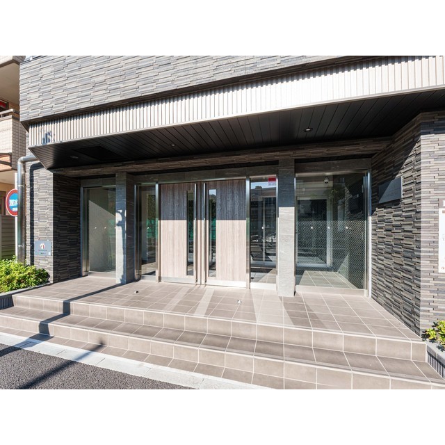 18/28 エントランス