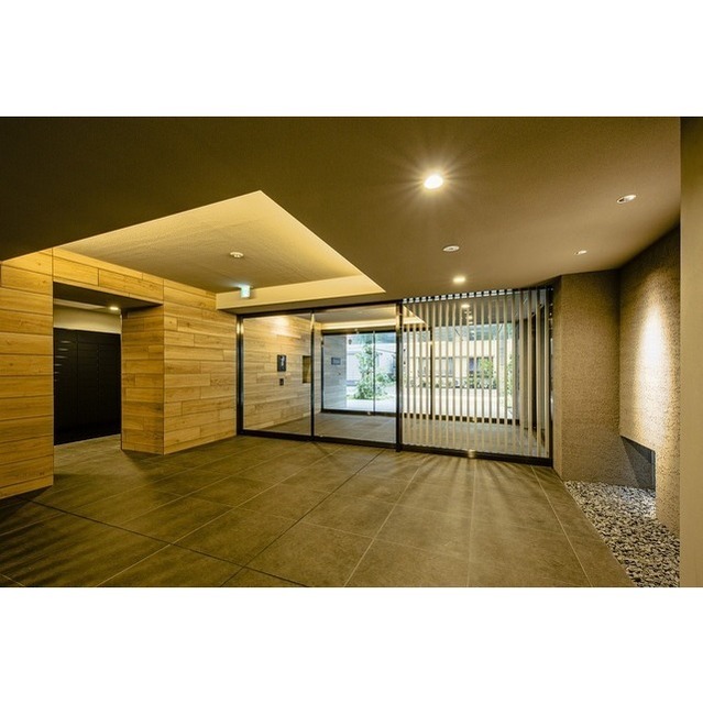 18/23 エントランス