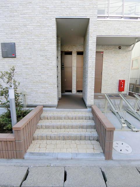 21/22 エントランス