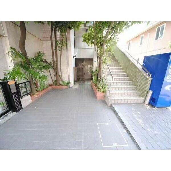 18/26 エントランス