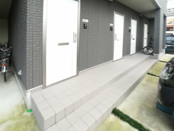 19/27 エントランス