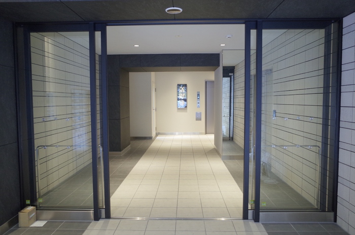 16/16 エントランス