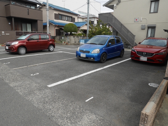 18/18 駐車場