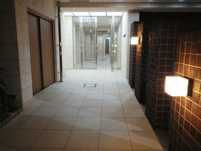 14/20 エントランス