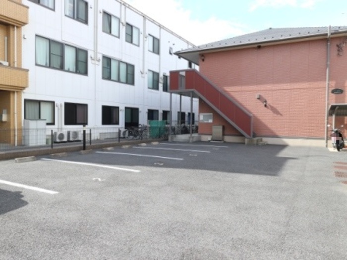 16/16 駐車場