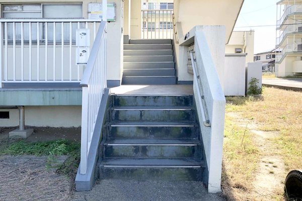 16/17 エントランス