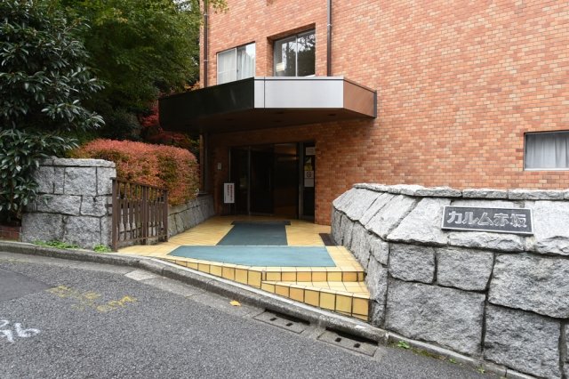 16/19 エントランス