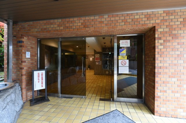 17/19 エントランス