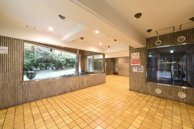 18/19 エントランス