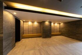 16/16 エントランス