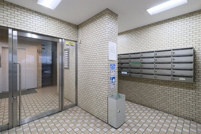 23/30 エントランス