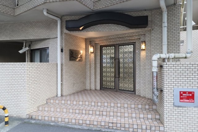 24/30 エントランス