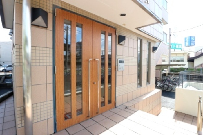 16/16 エントランス