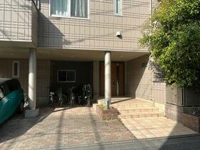 16/16 エントランス