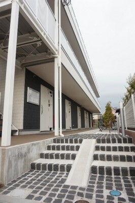 22/27 エントランス