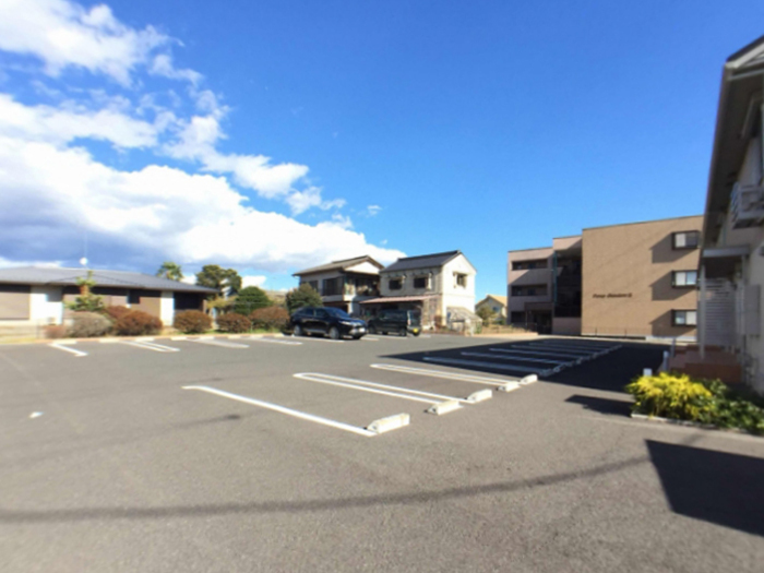 18/21 駐車場