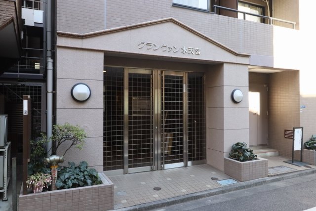 2/3 エントランス