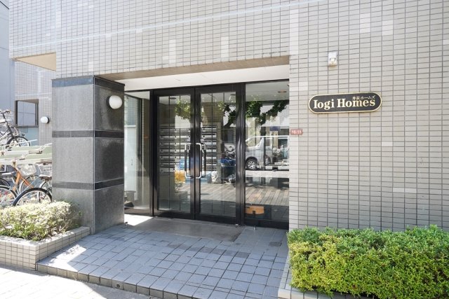 20/30 エントランス